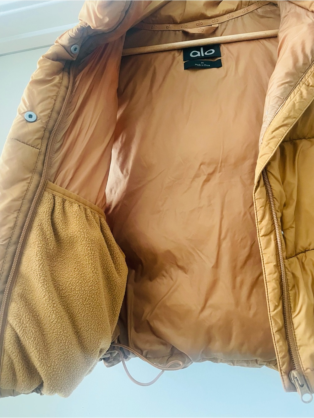 ALO YOGA Gold Rush Hooded
Puffer Vest - Toffee - Picture 8 of 12